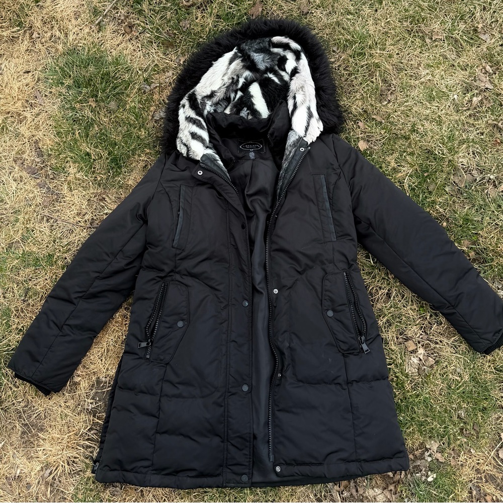 1 Madison Luxe outerwear Black parka with Faux Fur hood and details